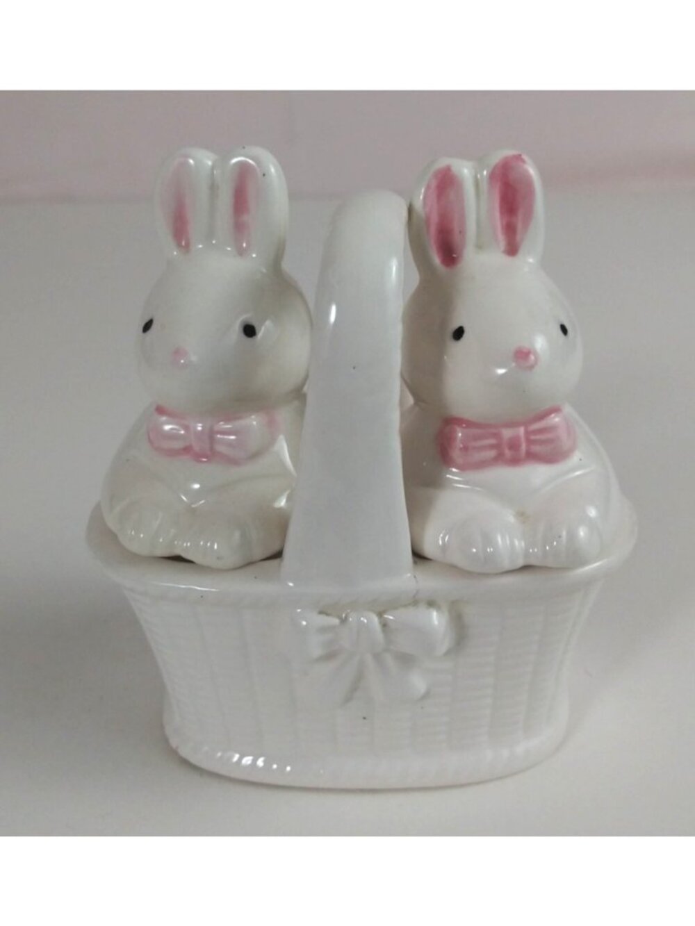 Vintage Adorable Bunny Rabbits Sitting In Basket Salt & Pepper Shakers